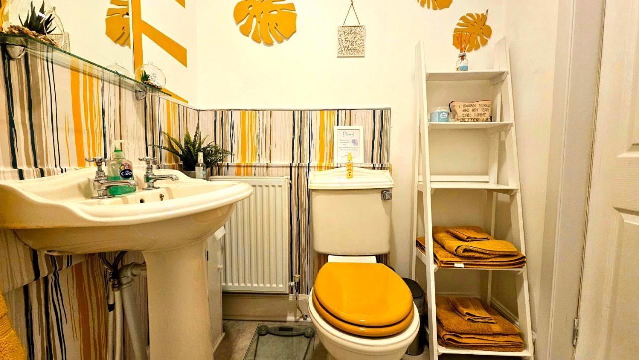 The Ferns - Shared Garden Apartment With Parking Darvel 外观 照片