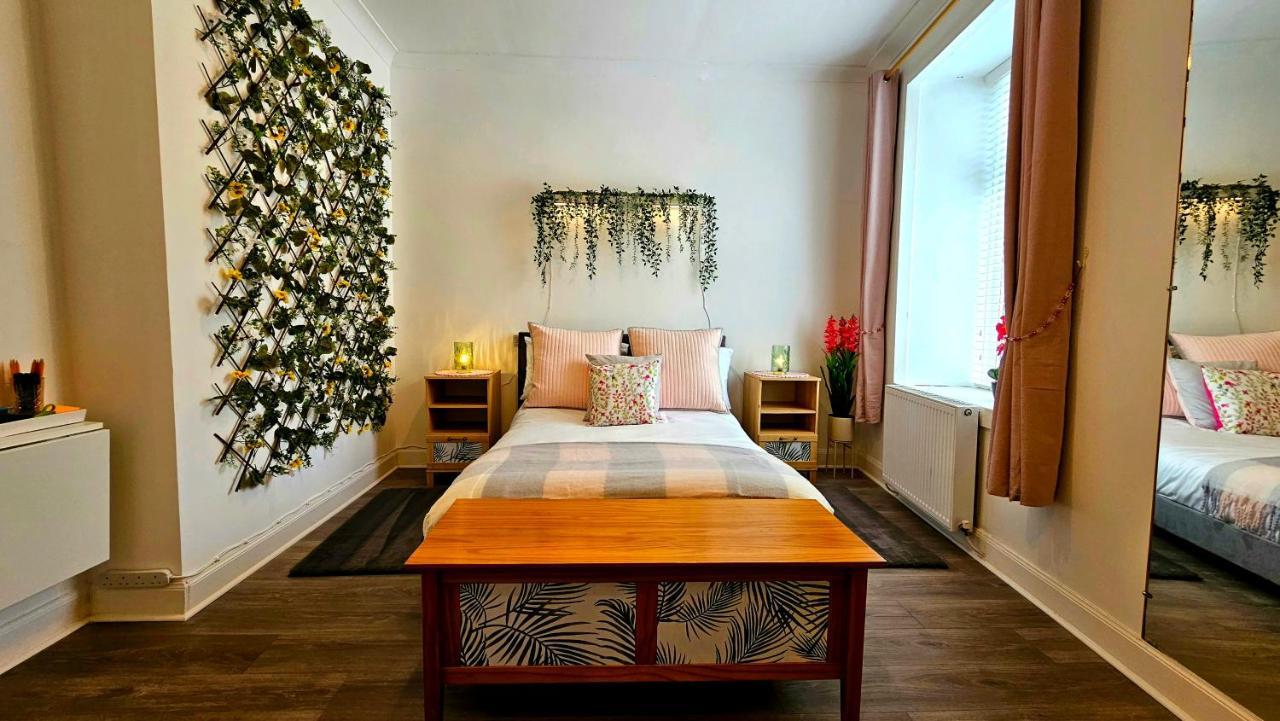 The Ferns - Shared Garden Apartment With Parking Darvel 外观 照片