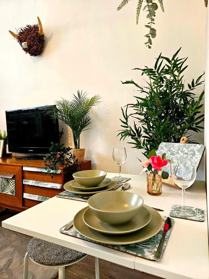 The Ferns - Shared Garden Apartment With Parking Darvel 外观 照片